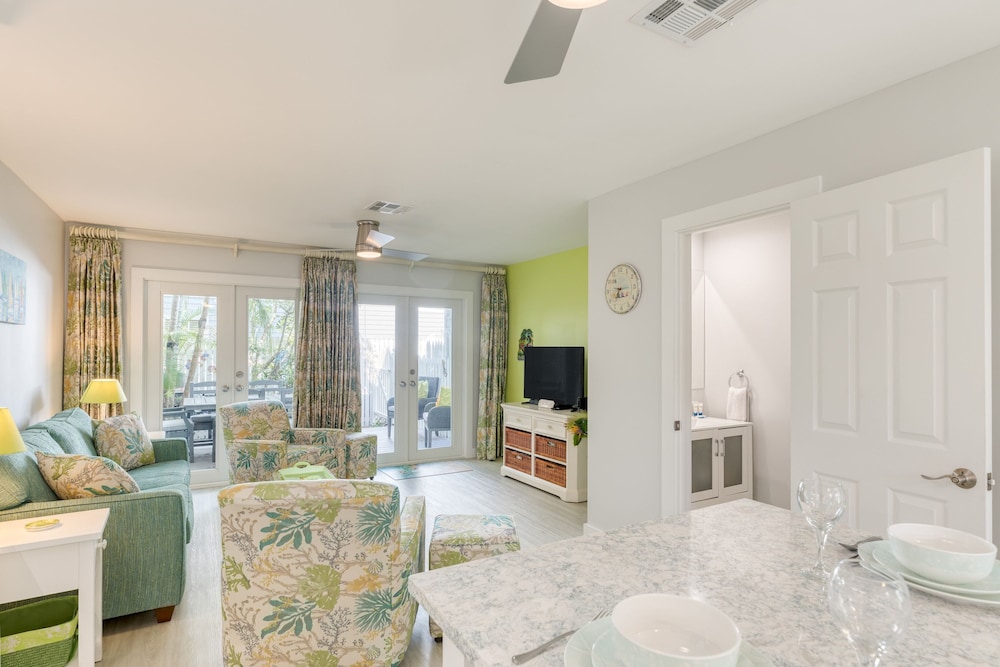 Bahamian Reed by Avantstay Walk to Everything w Community Pool Week Long Stays Only
