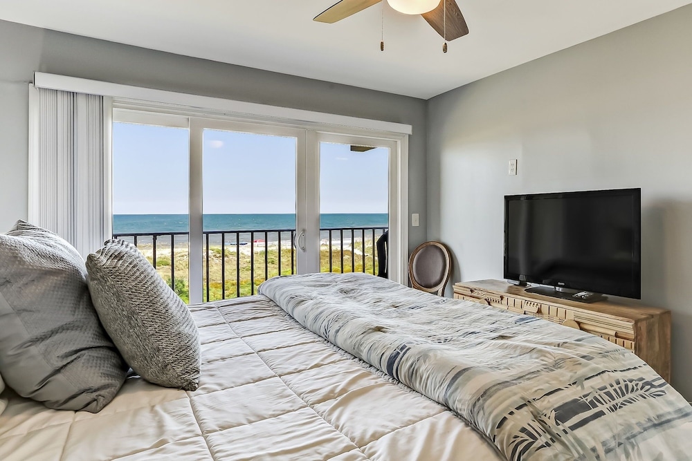 Ketch Courtyard 302 2 Bedroom Condo