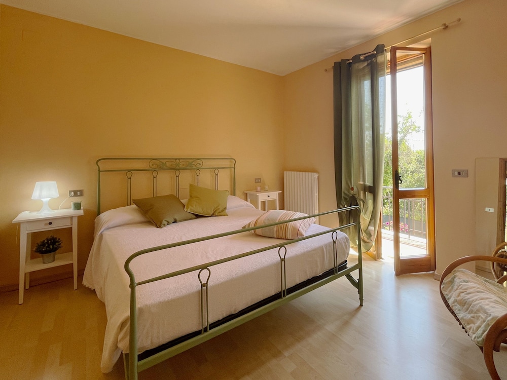 Casa Zefiro 4 by Marche Holiday Villas