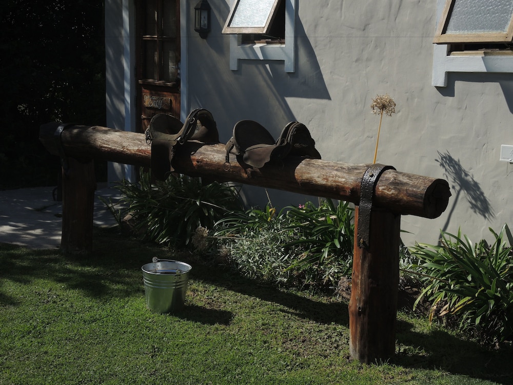 T'Niqua Stable Inn