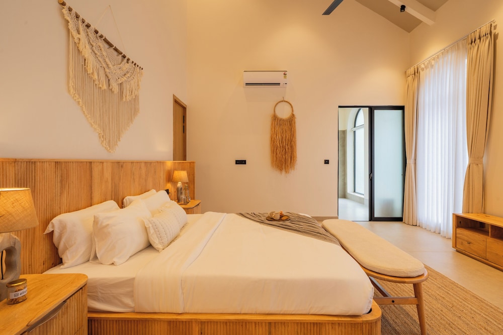 ELIVAAS Ekam | Luxe 4 BHK Villa With Pvt Pool & Patio