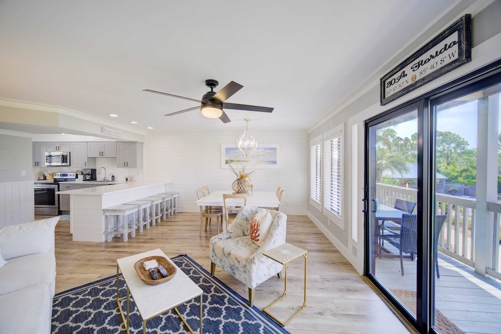 2 Condos, Steps to the Beach Pool+hot Tub, Balcony Lounge Triton & Sea Haven