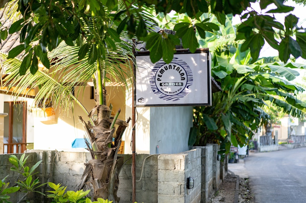 Pemuntalan Guesthouse by WizZeLa
