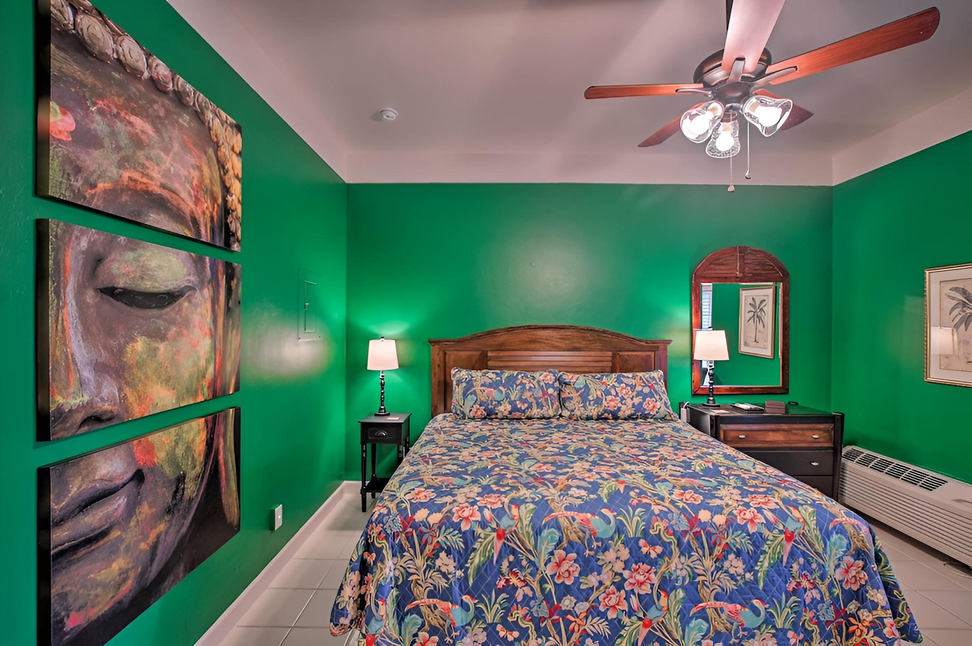 Vibrant Naples Studio w/ Pool Access & Porch! view 3