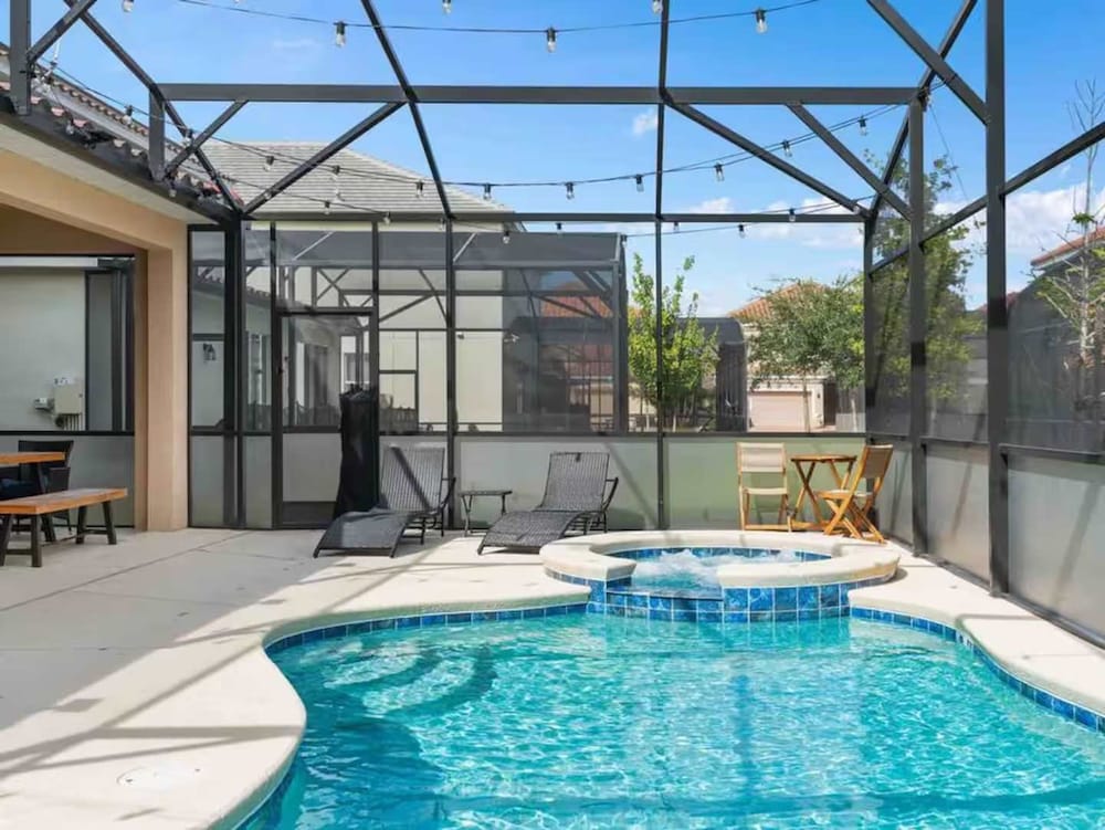 Super Blue- Sleeps 24 w Pool Movie Loft