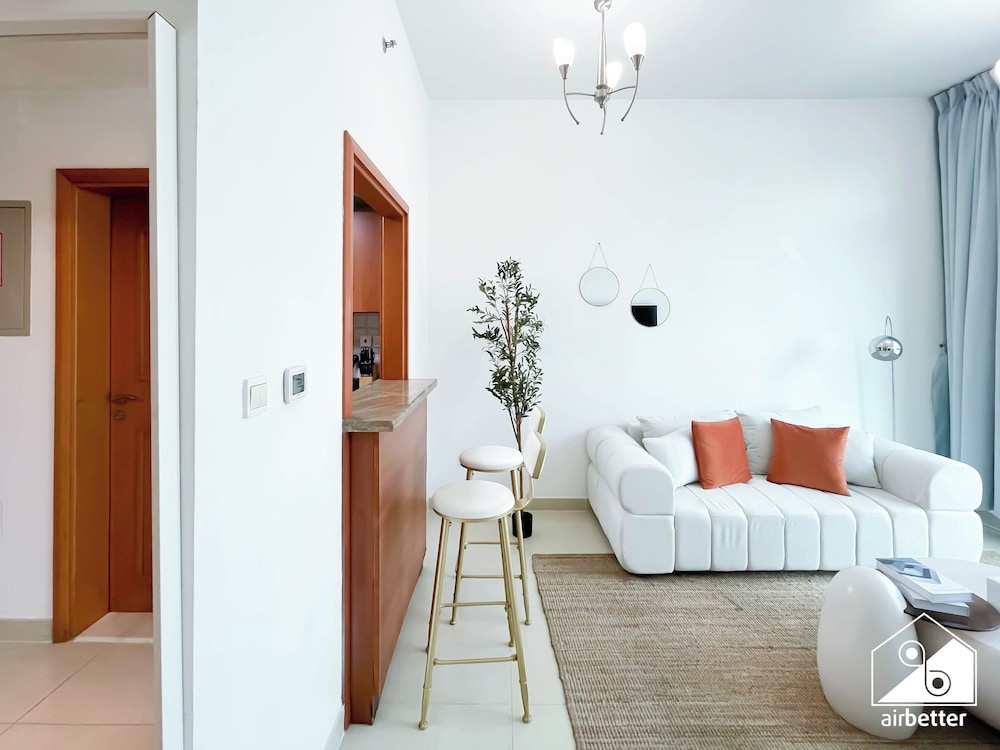 Prestige Marina Living 1BR Balcony, Pool & Gym