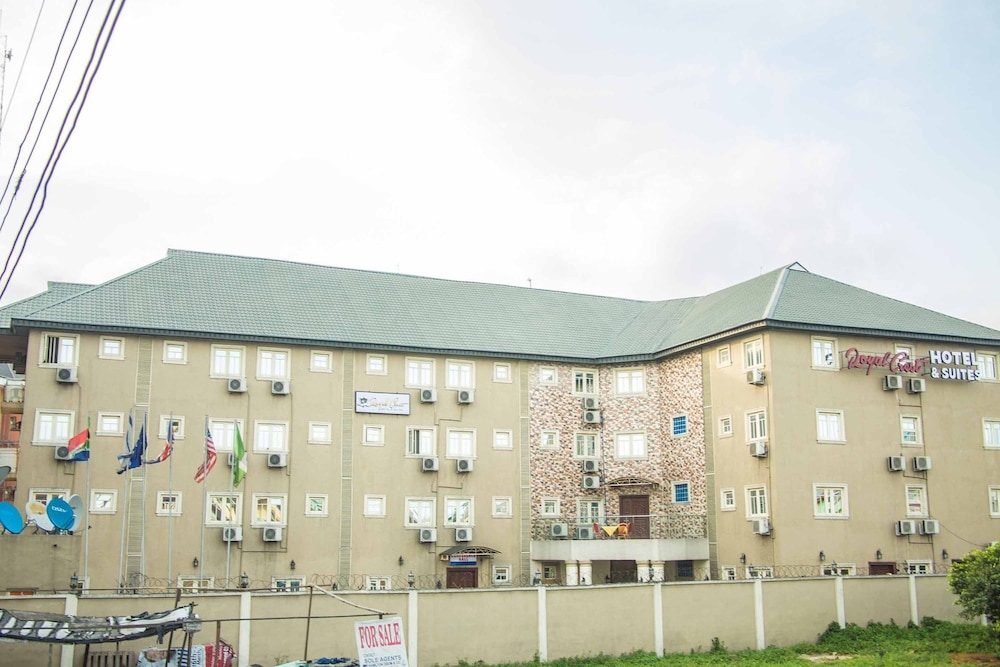 Royal Crest Hotel & Suites