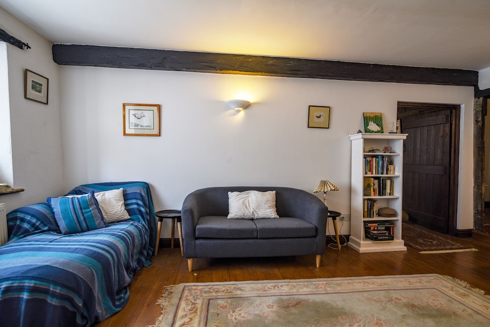 Apt 1 44/45 Coombe Street