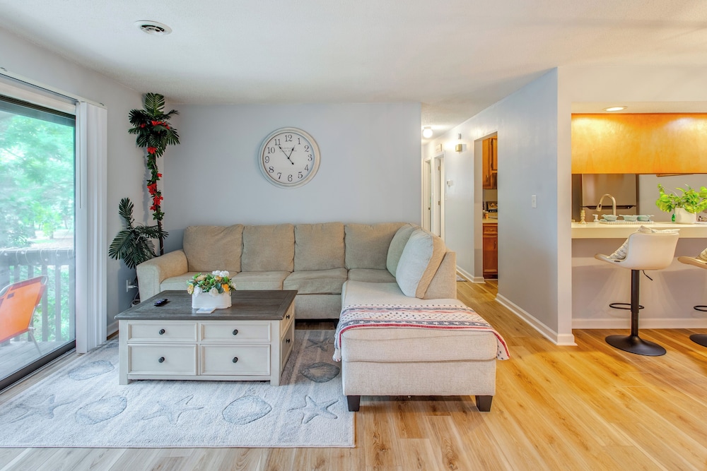 1/2 Mi to Shore: Condo w/ Balcony in Myrtle Beach!