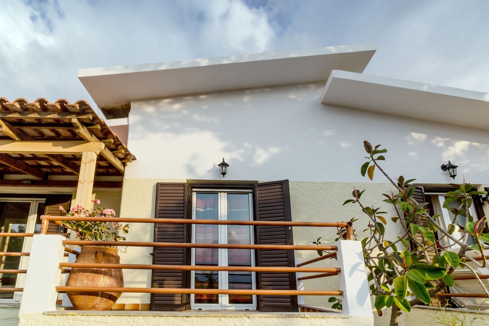 Romanza Villas