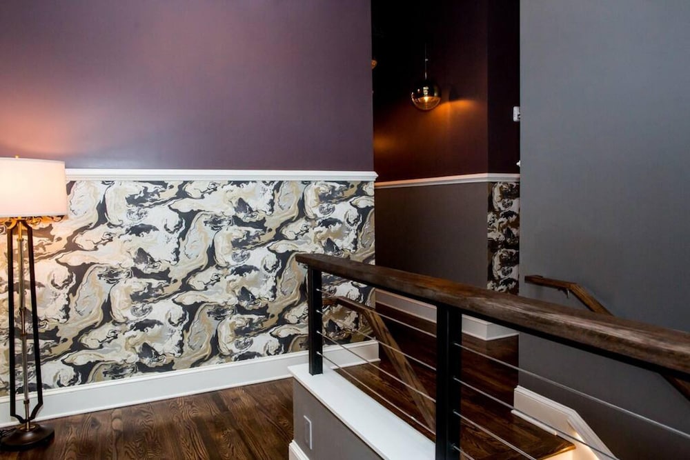 80 LEX 201 Exquisite Downtown Lodging