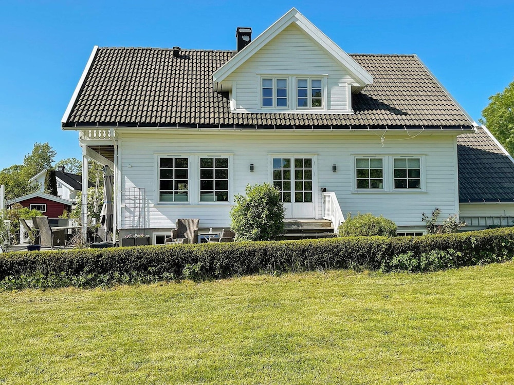 10 Person Holiday Home in Tjome