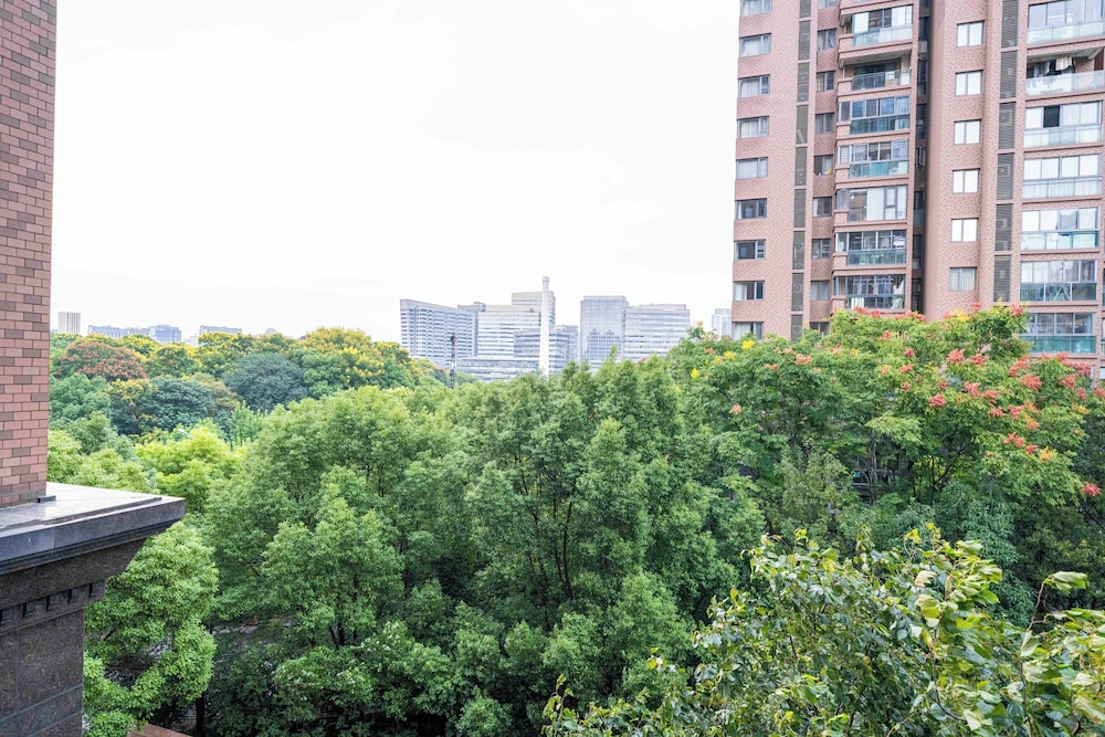 Tyms 4BR 2BA APT Riverside