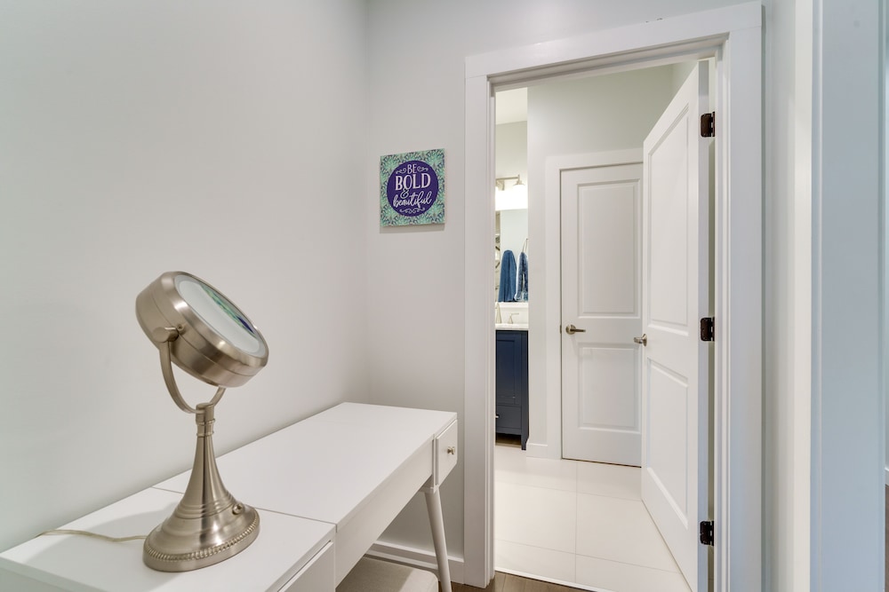 Walk to Downtown: Cozy Lenoir Apartment! view 5