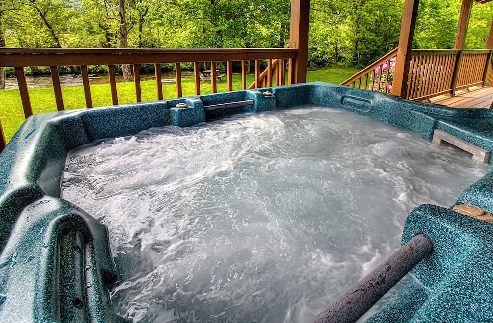 Mountain Creek #3584 by Aunt Bug's Cabin Rentals