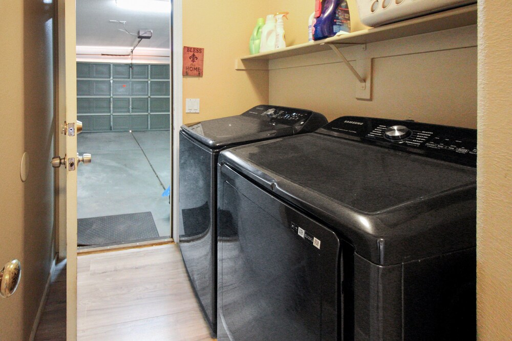 3 Bedrooms Near State Farm Stadium Pets