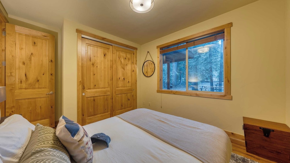 Cozy Tahoe Retreat w/ Hot Tub, Movie Room & Forest Views Tahoma Getaway by Avantstay
