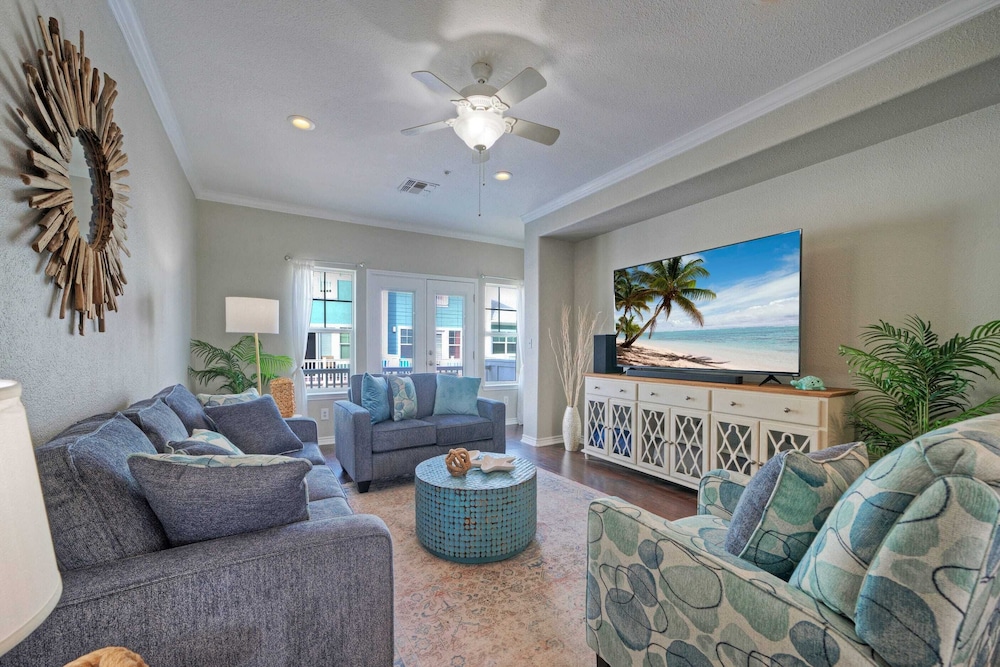 Stylish Condo w/ Pool & Spa Access, Wak to Beach Beach Breeze by Avantstay