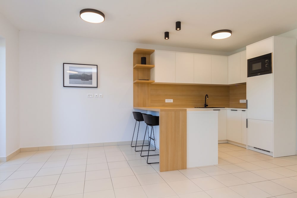 Premium Sea Side Marina Apartment  310 view 5