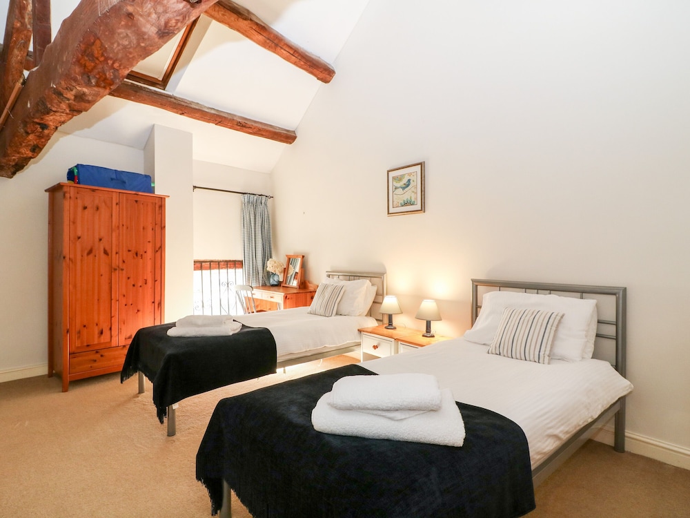 Stone Wheel Cottage view 2