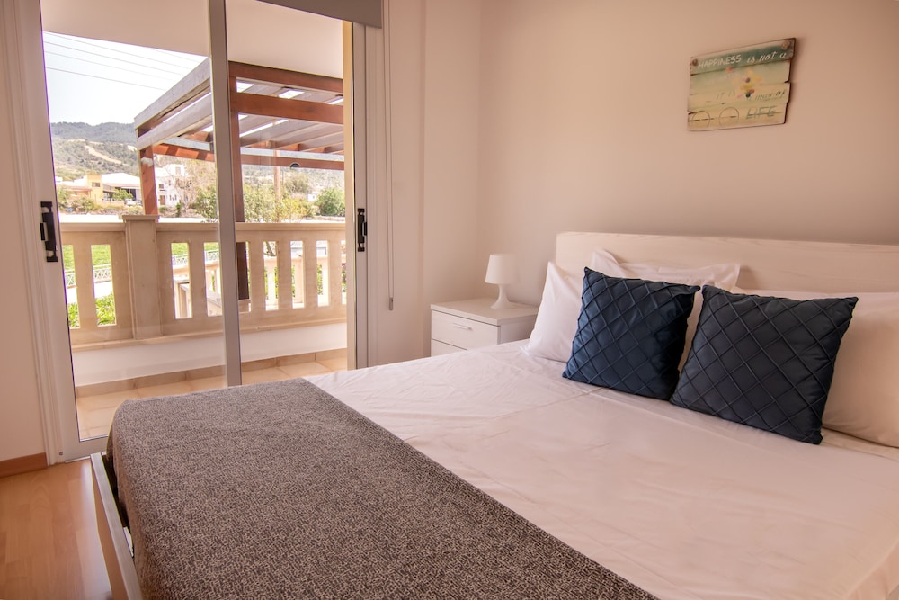 Phaedrus Living Beachfront Villa Mare