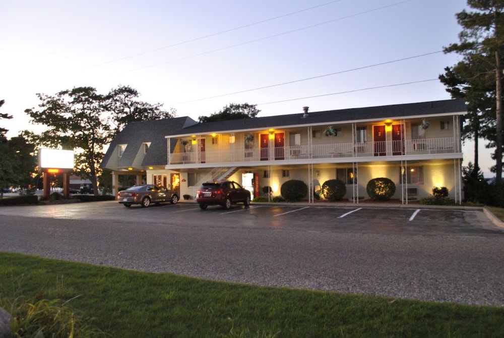 Riviera Motel