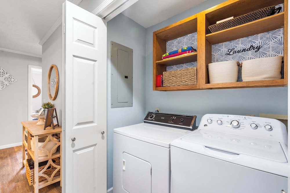 Blue Royale Retreat - Condo for 6