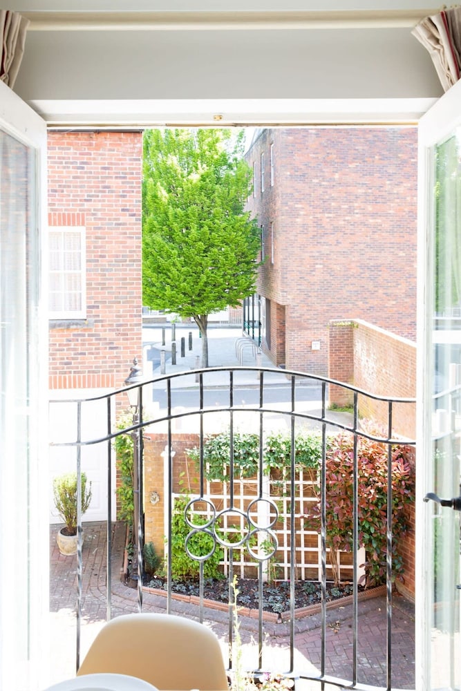 Central Chichester 3bd Mews House For Up To 6