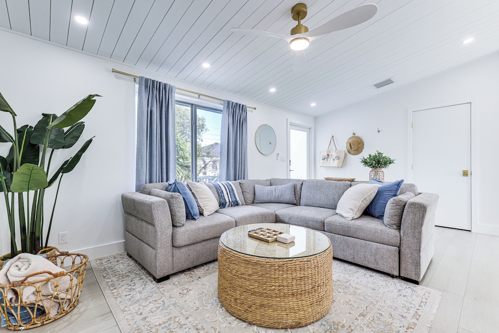 Close to Beach: Canal-front Home in Islamorada