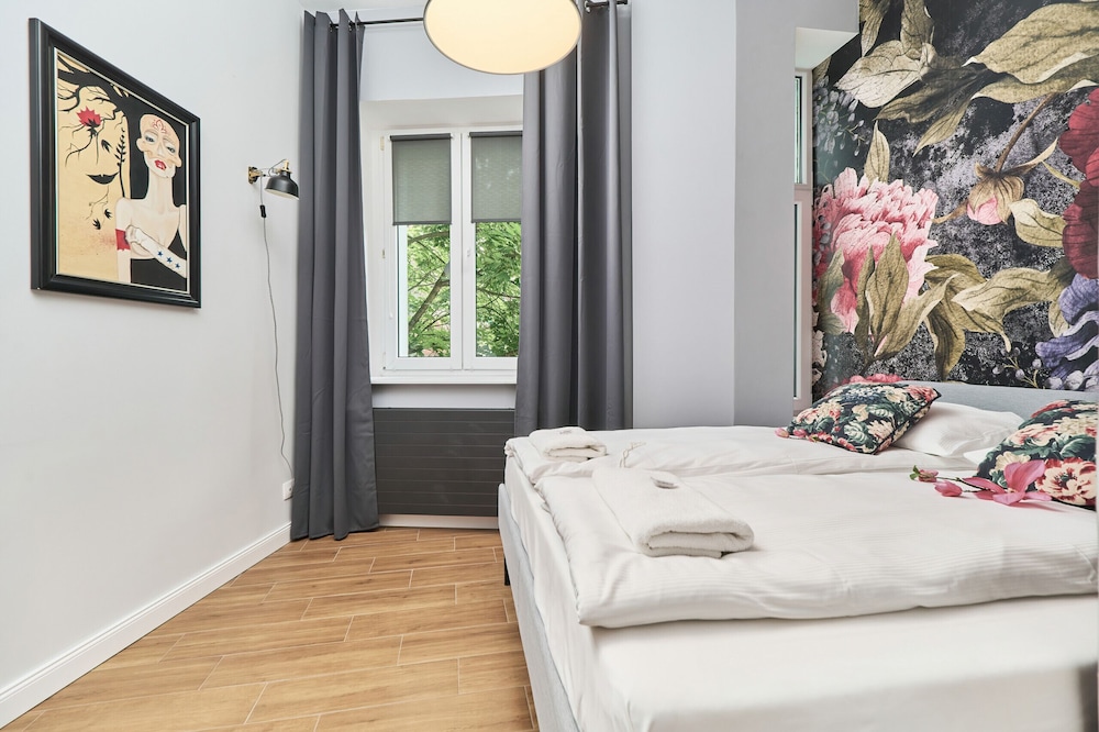 Stylish Apartments City Center Renters view 2