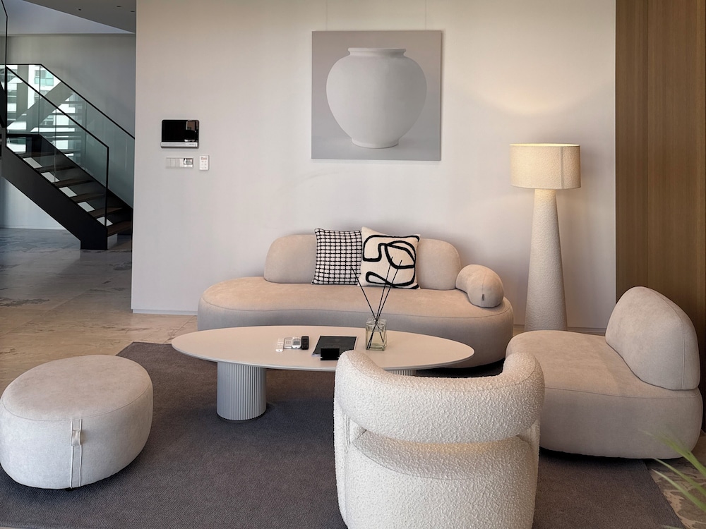 Caelum Black Gangnam Luxury Apt