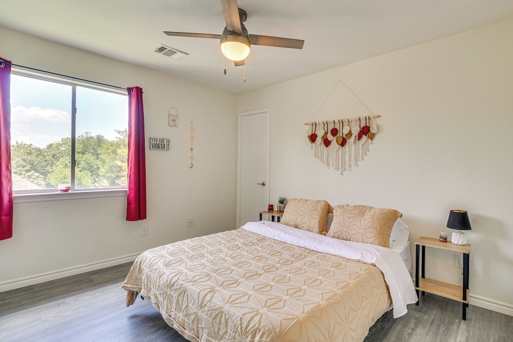 17 Mi to Dtwn Austin: Family Home w/ Patio!