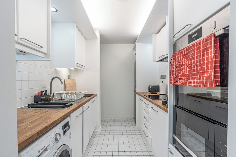 Duplex 2BR 2BA Flat Near Gloucester Rd Station