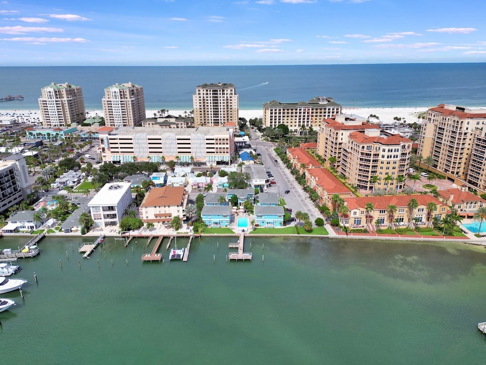 Beach 2 Blocks Away Heated Pool Waterview Suite