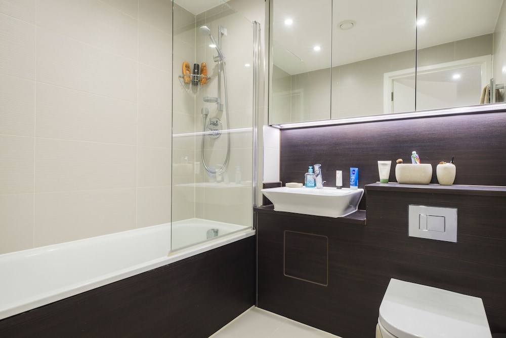 JOIVY Trendy Islington Flat for 2 with Patio