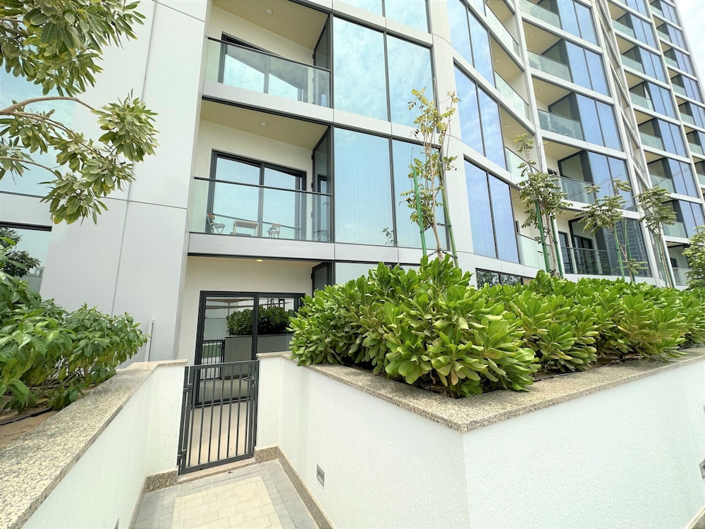 Easygo-indulging 1bdr Sobha Waves