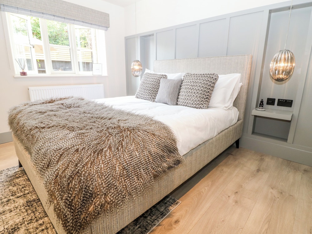 12 Manor Farm Close