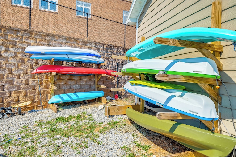 Smith Mountain Lake Retreat w/ Resort Amenities!