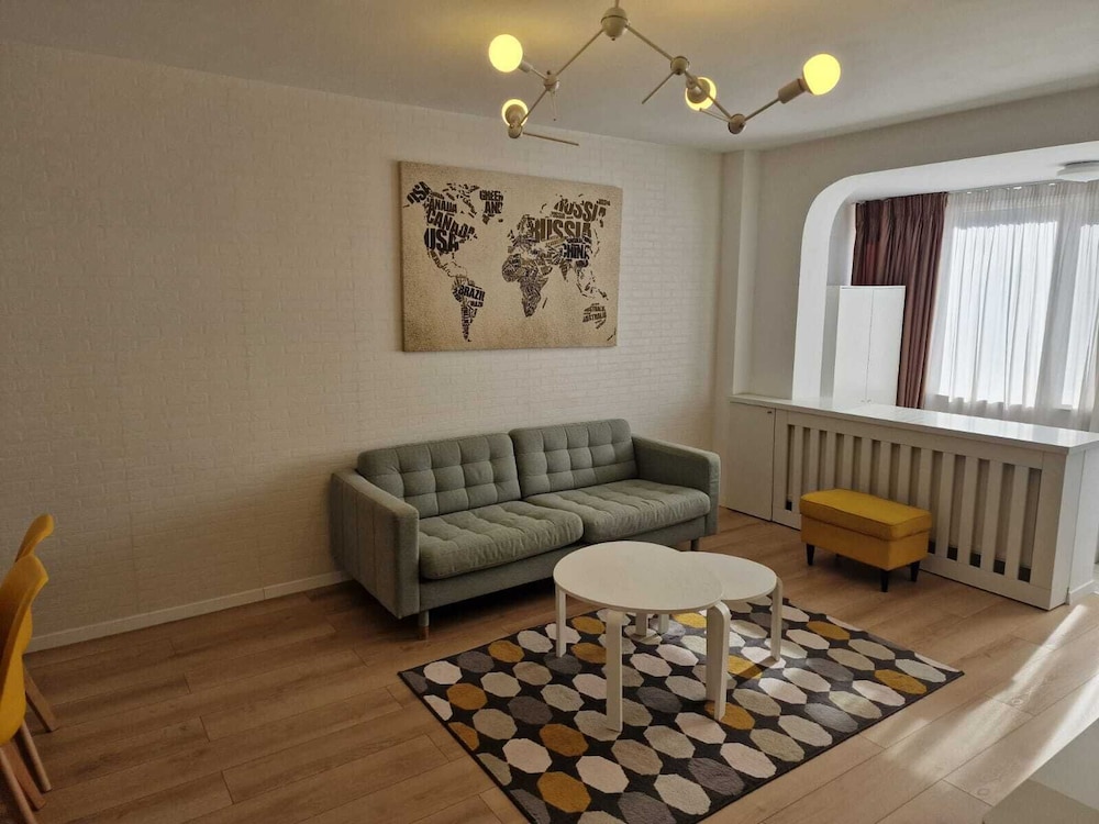 Yellow Apartment - Cismigiu Gardens view 4