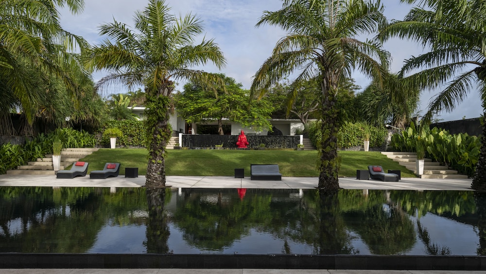 SuperNova Private Boutique Retreat Villa