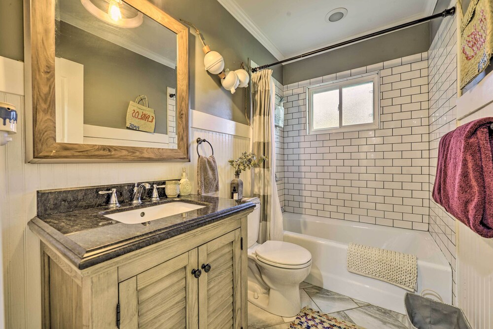 Charming Charlotte Cottage on a Half Acre!