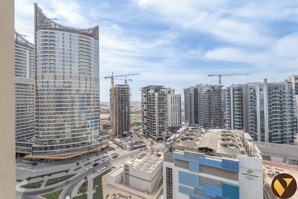 Elegant 2BR Canal View Near Dubai Mall