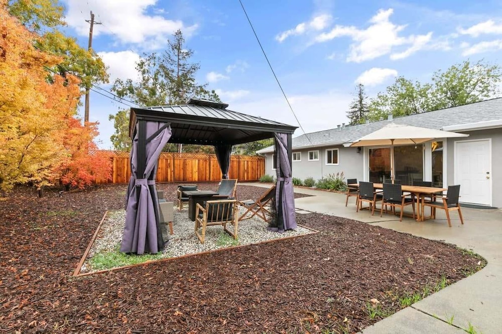 @ Marbella Lane - Modern 3broasis in Siliconvalley