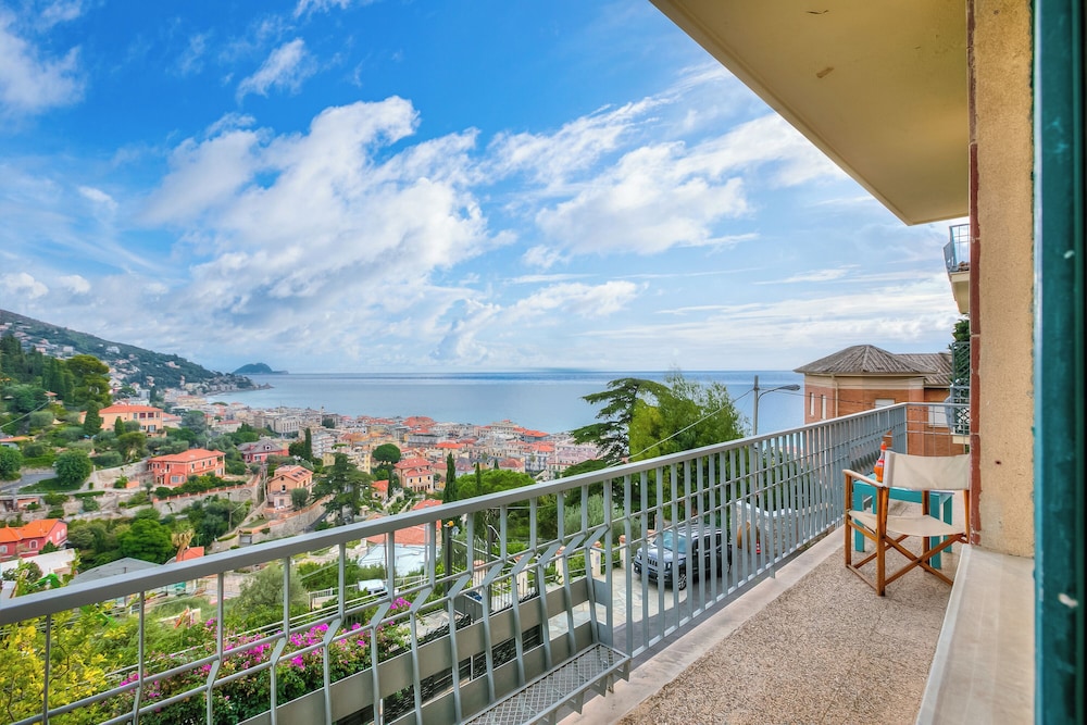 Simply Romantic Sea View