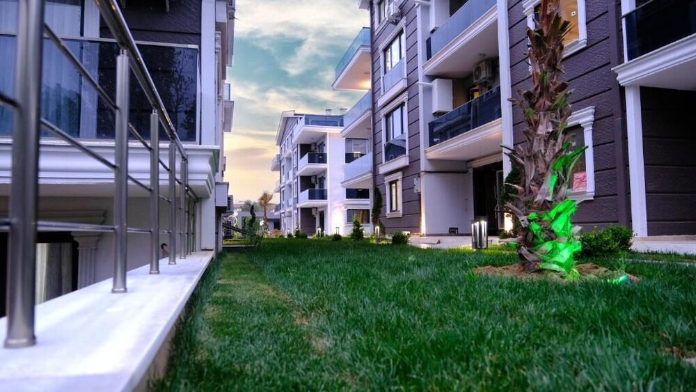 Hotel Flower City Suits - Image 1