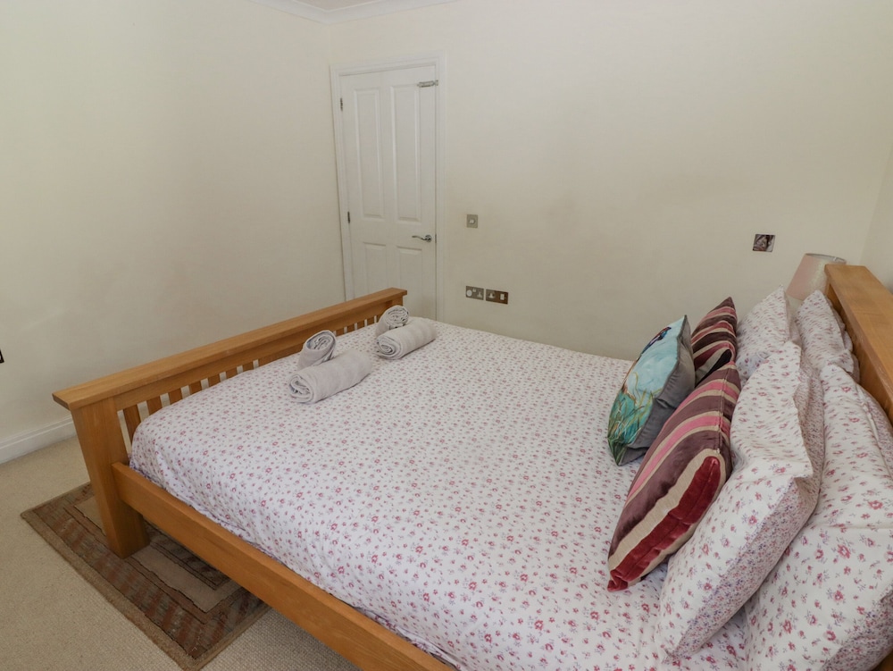 3 Strawberry Close