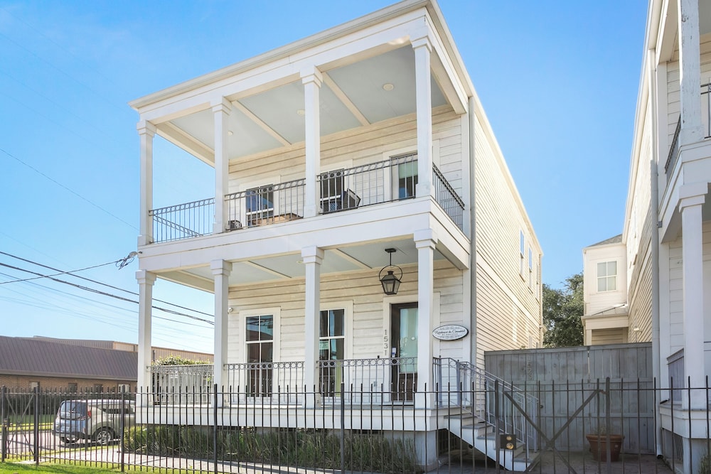 Residences Du Carondelet by Hosteeva