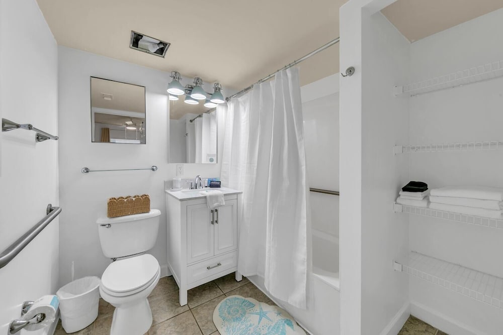 Pelican Isle 211- Sugar Sands Retreat