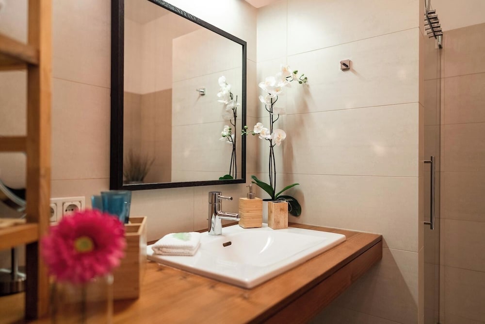YoHome - Luxury Downtown Apartment