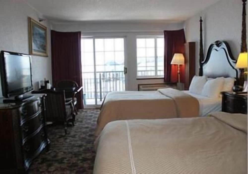 Crown Choice Inn & Suites Lakeview & Waterpark